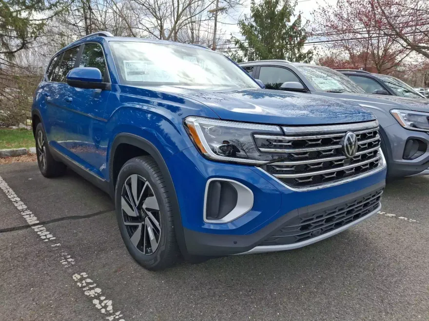2025 Volkswagen Atlas SEL photo 1