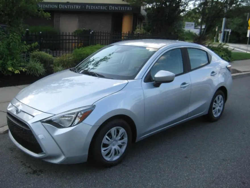 2019 Toyota Yaris photo 1