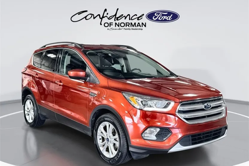 2019 Ford Escape SEL photo 1