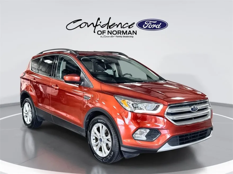 2019 Ford Escape SEL photo 1