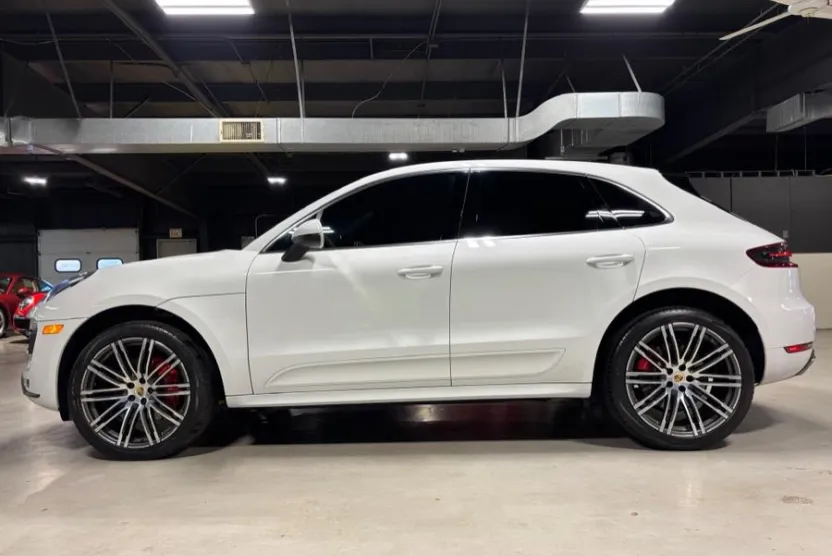 2017 Porsche Macan Turbo photo 1