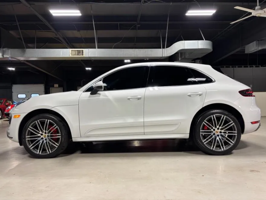 2017 Porsche Macan Turbo photo 1