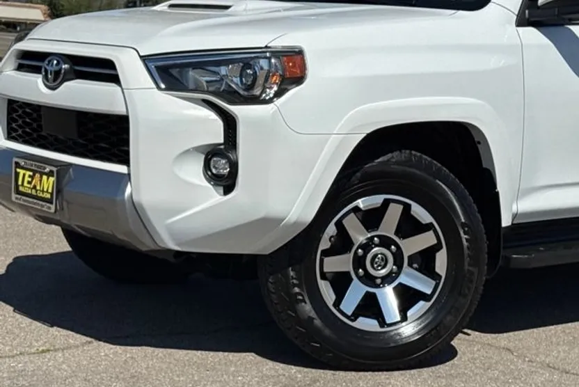 2024 Toyota 4Runner TRD Off-Road Premium photo 1