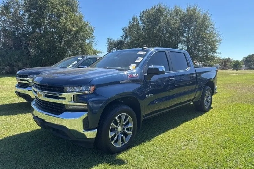 2022 Chevrolet Silverado 1500 LT photo 1