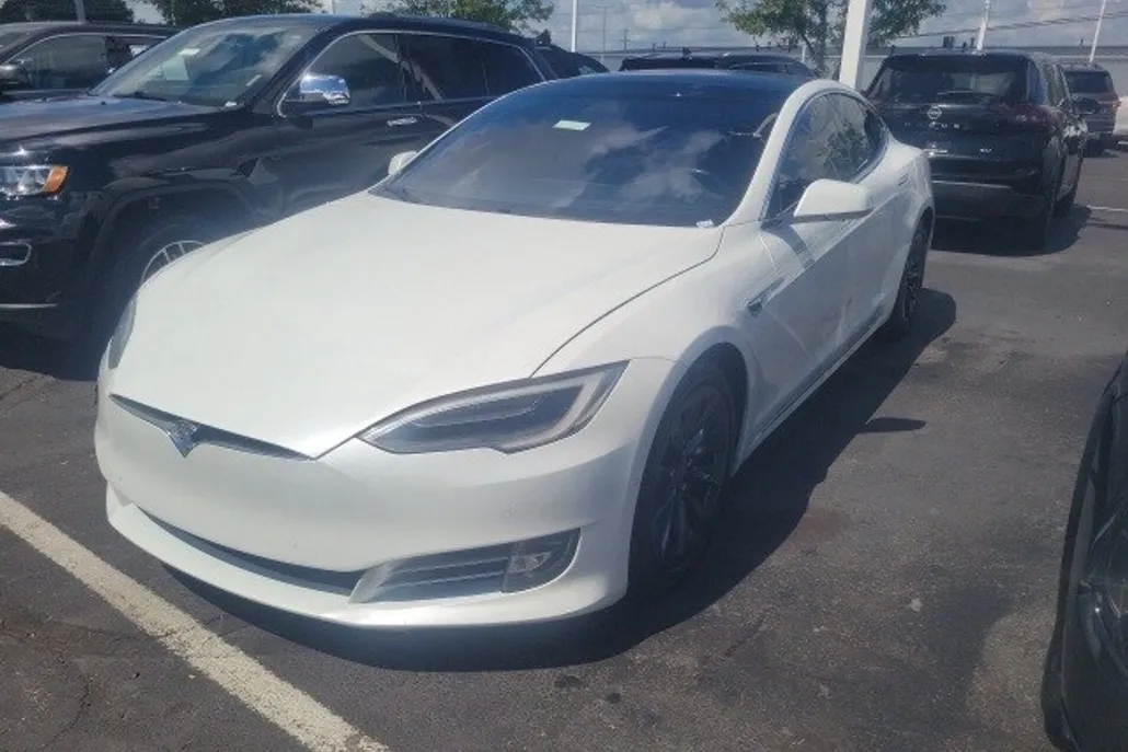 2017 Tesla Model S photo 1