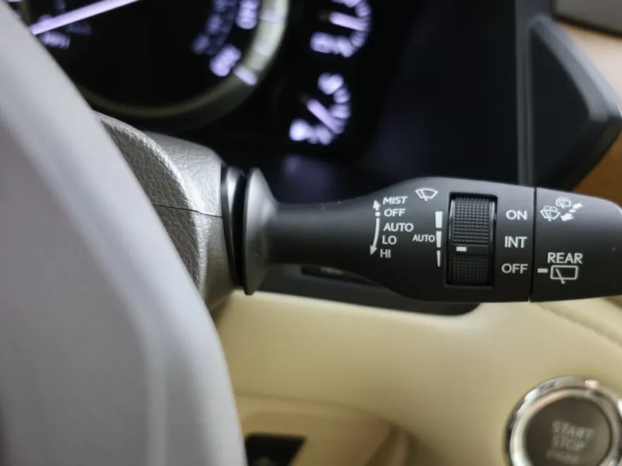 2017 Lexus LX 570 photo 23