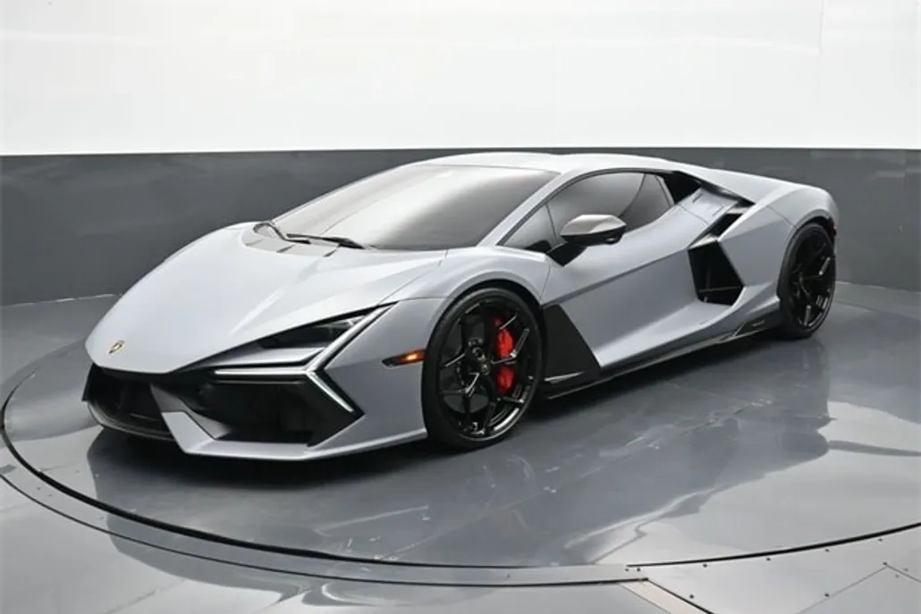2024 Lamborghini Revuelto photo 1