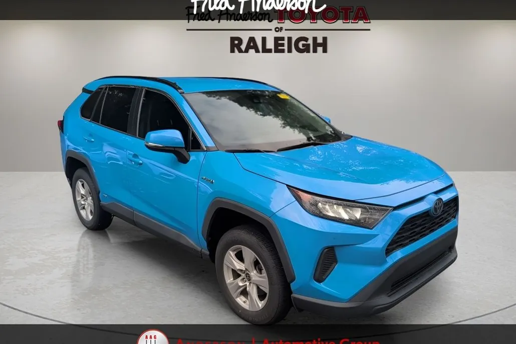 2021 Toyota RAV4 Hybrid LE photo 1
