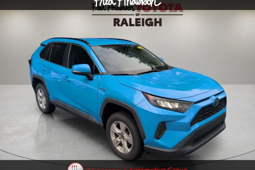 2021 Toyota RAV4 Hybrid LE photo 1