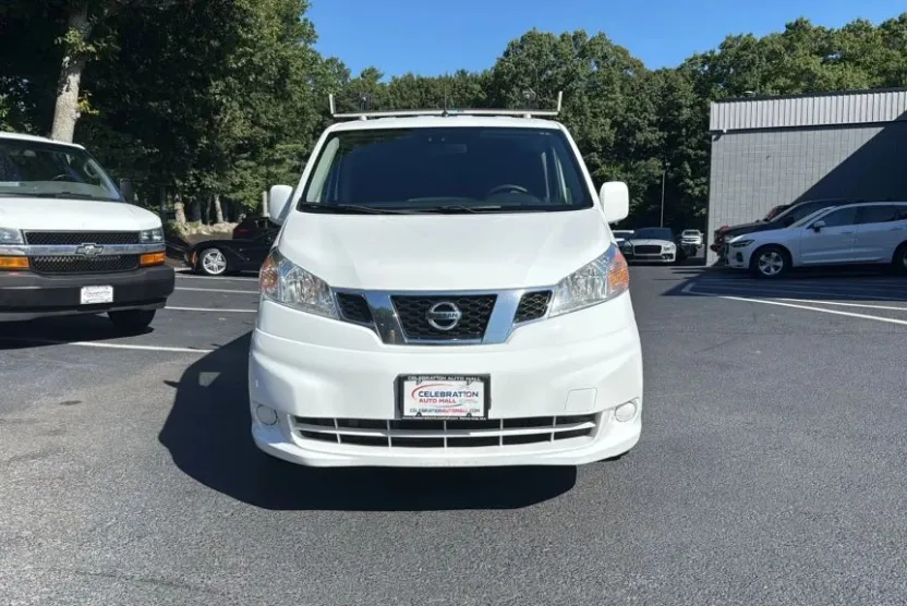 2019 Nissan NV200 SV photo 1