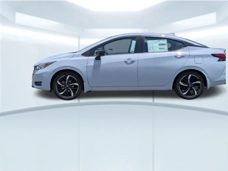 2025 Nissan Versa 1.6 SR photo 1