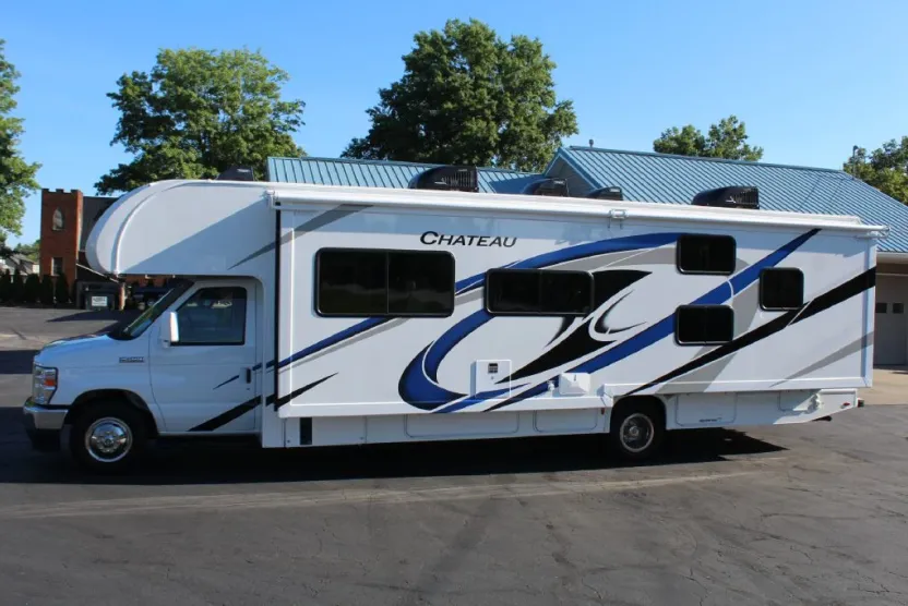2022 Ford E-450 photo 1