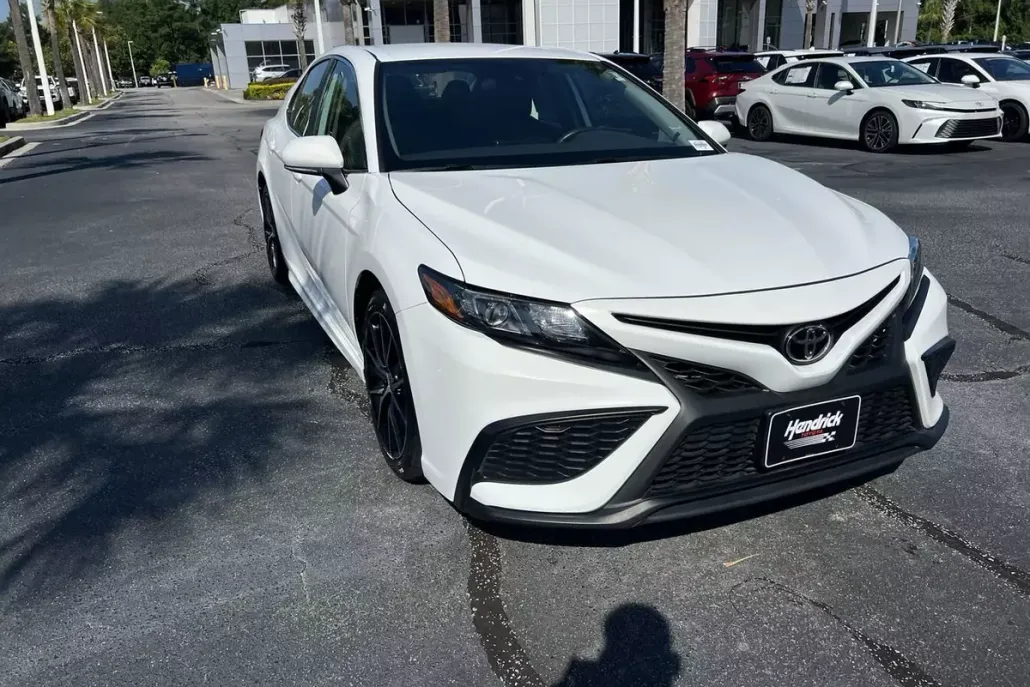 2024 Toyota Camry SE photo 1