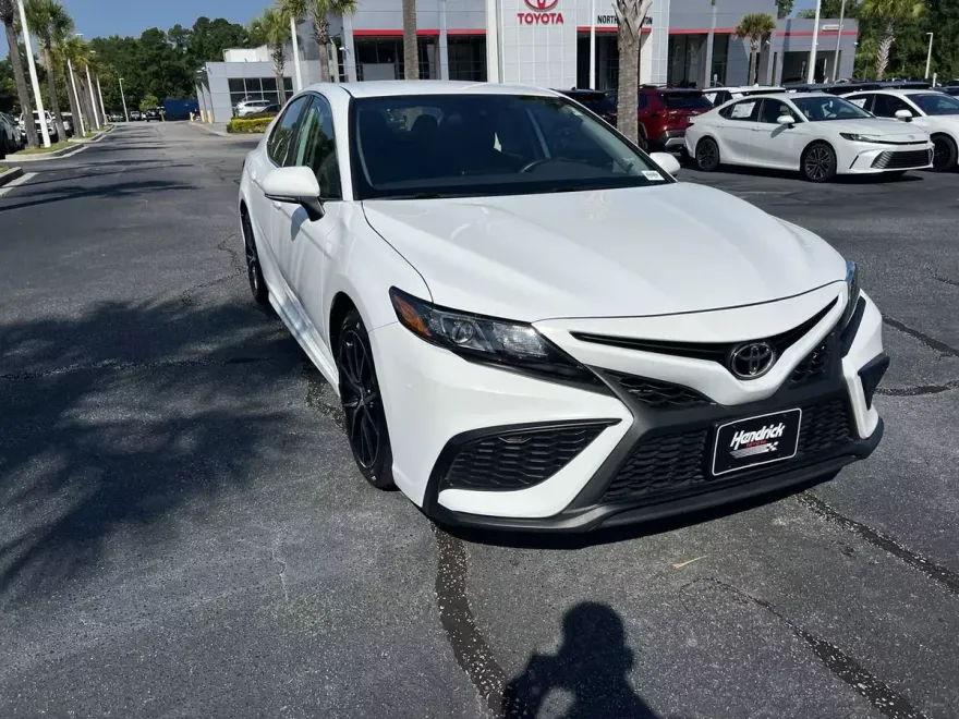 2024 Toyota Camry SE photo 1