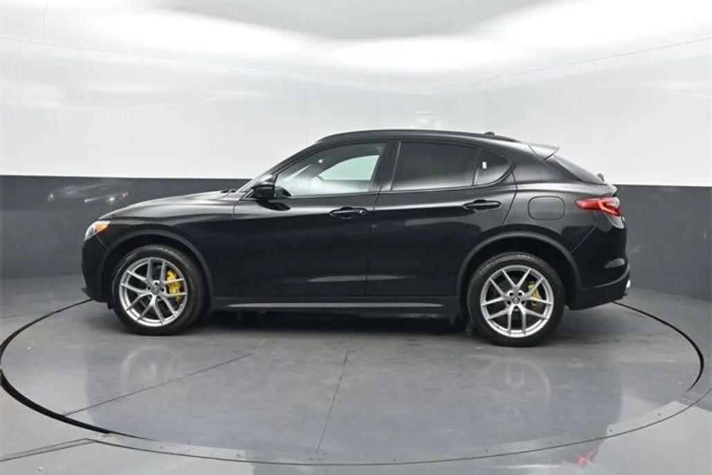 2018 Alfa Romeo Stelvio Ti Sport photo 1