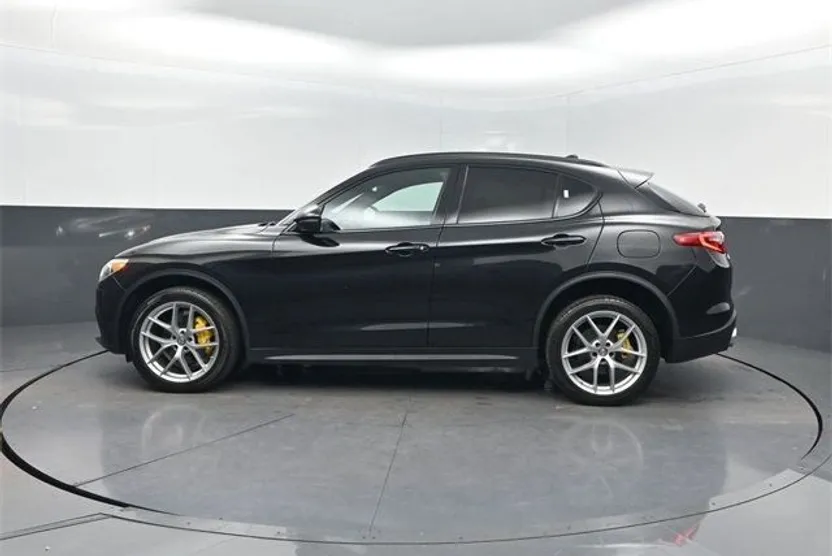 2018 Alfa Romeo Stelvio Ti Sport photo 1