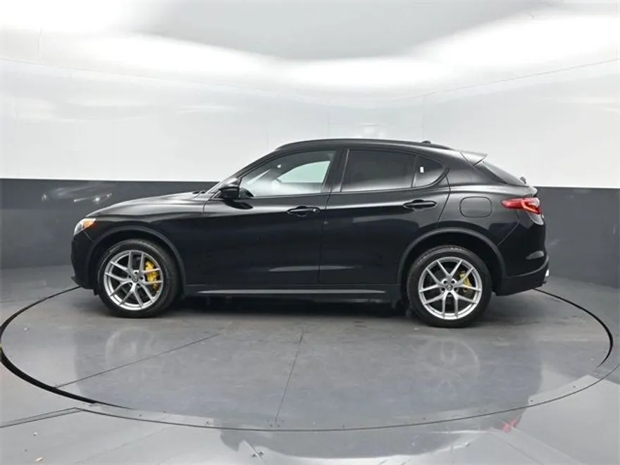 2018 Alfa Romeo Stelvio Ti Sport photo 1