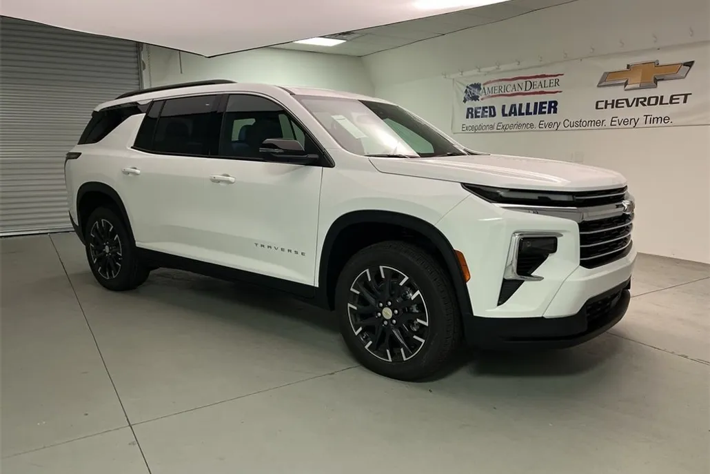 2026 Chevrolet Traverse photo 1