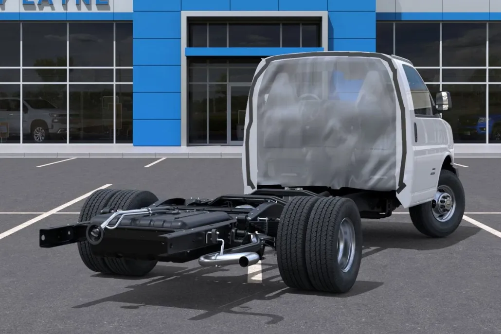 2025 Chevrolet Express Cutaway 3500 photo 1