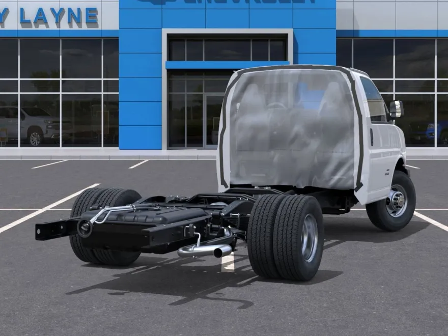 2025 Chevrolet Express Cutaway 3500 photo 1