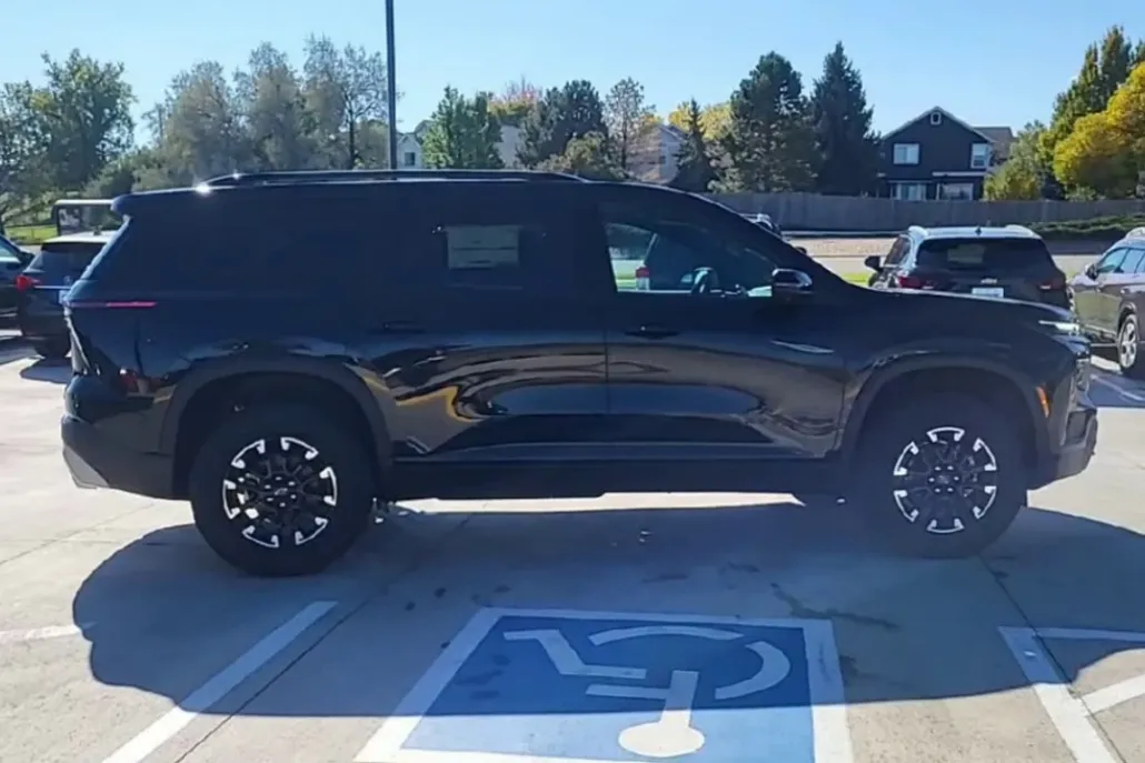 2026 Chevrolet Traverse Z71 photo 1