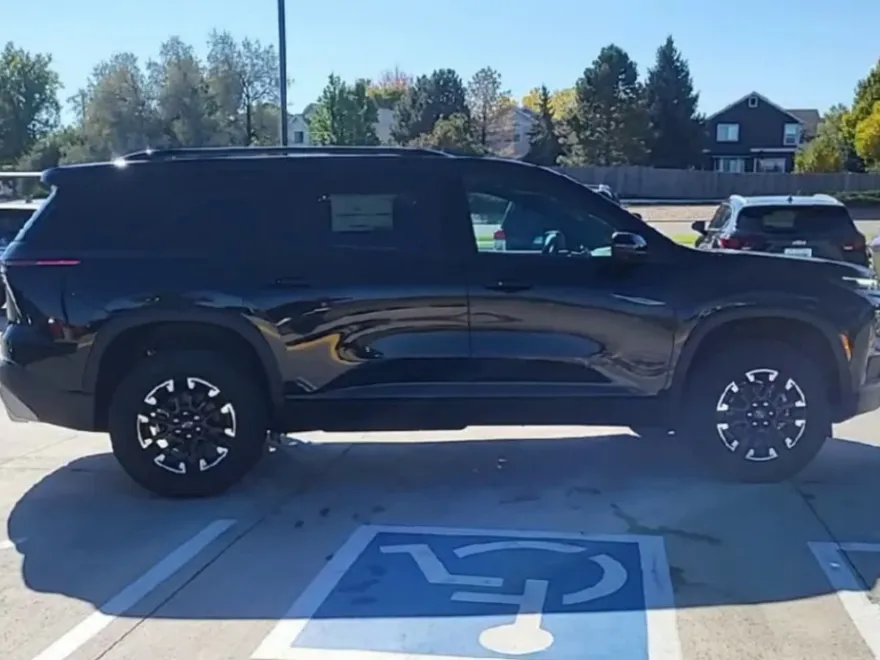 2026 Chevrolet Traverse Z71 photo 1