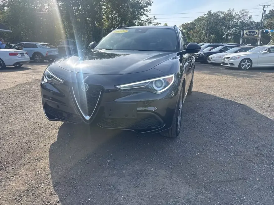 2022 Alfa Romeo Stelvio Ti photo 1
