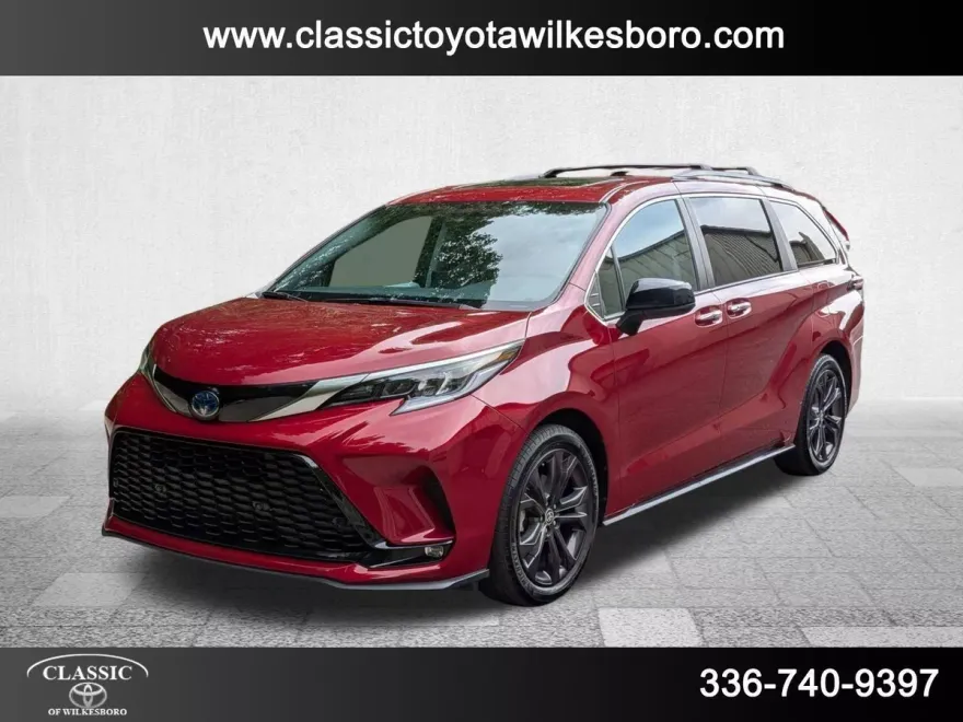 2022 Toyota Sienna XSE photo 1