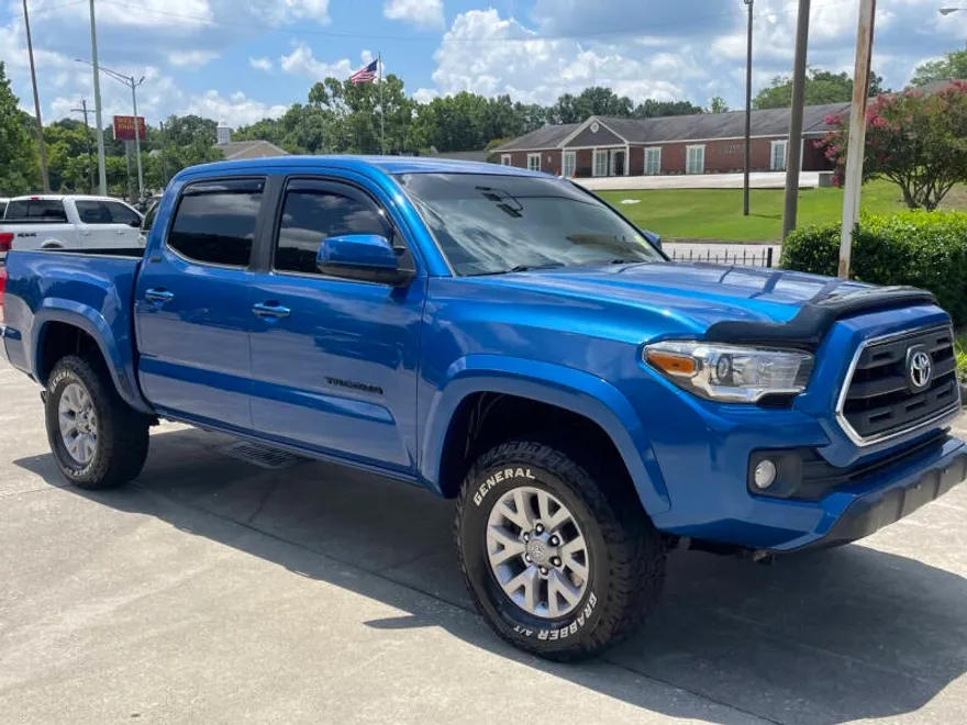 2017 Toyota Tacoma Double Cab photo 1