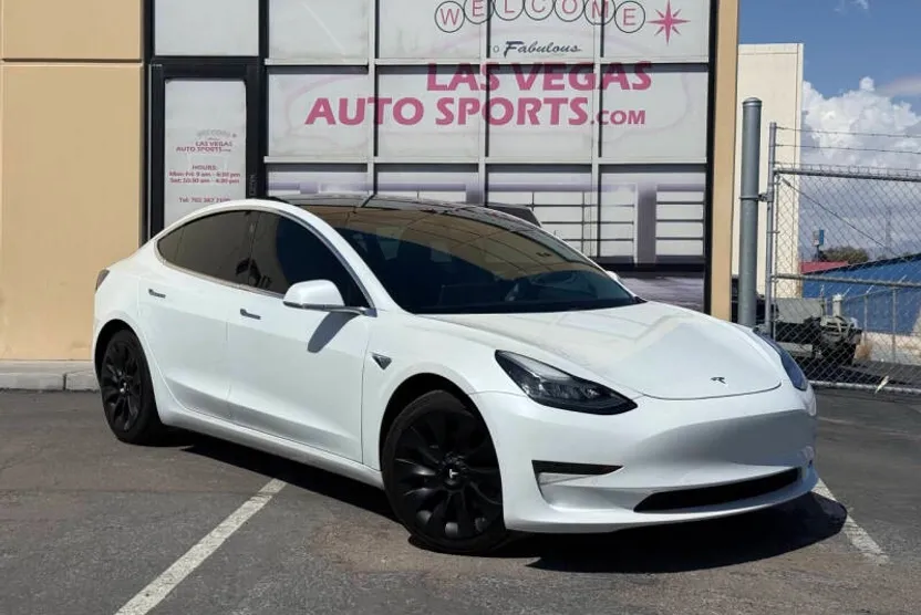 2020 Tesla Model 3 Standard Range Plus photo 1