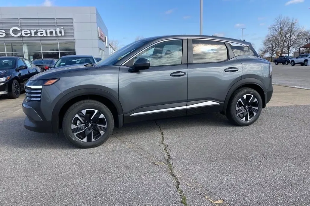 2025 Nissan Kicks SV photo 1