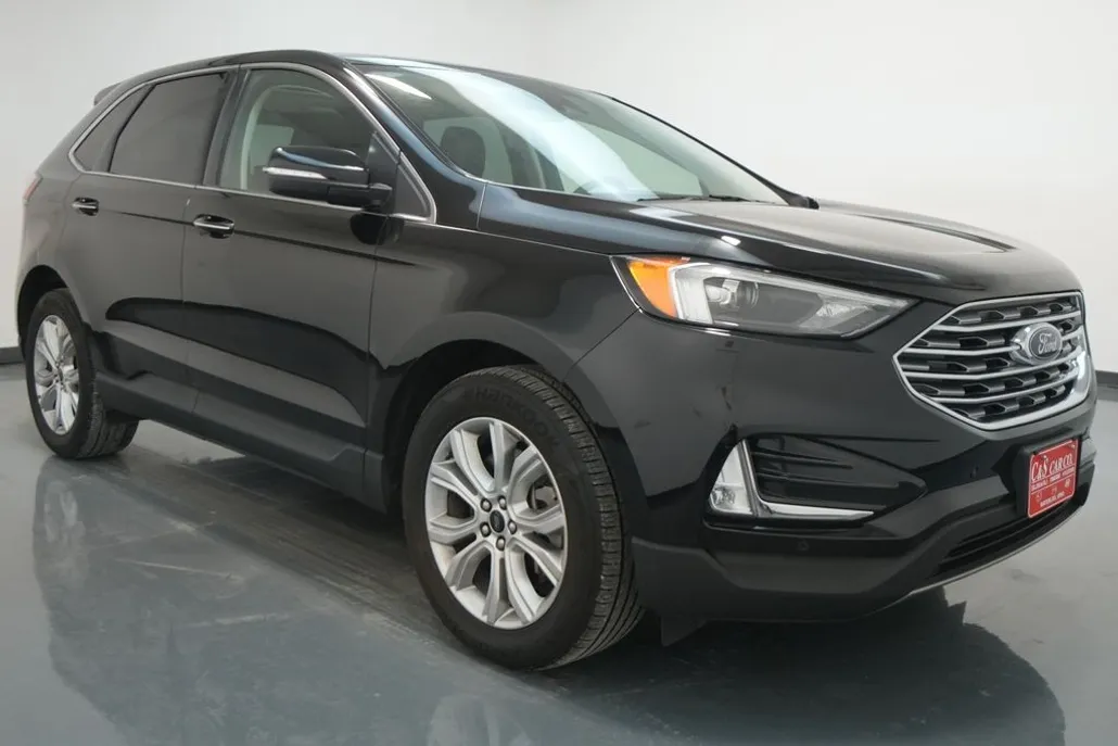 2023 Ford Edge Titanium photo 1