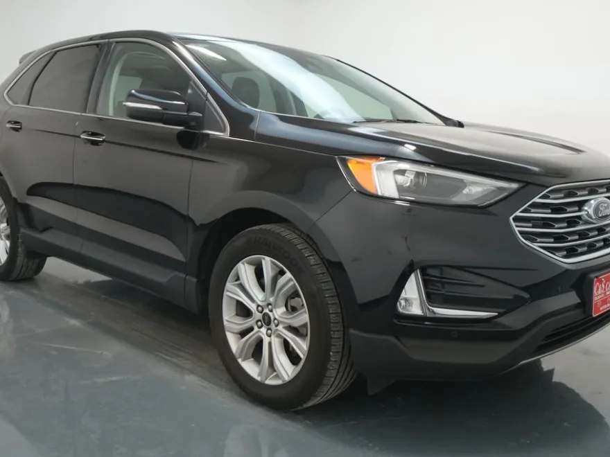 2023 Ford Edge Titanium photo 1