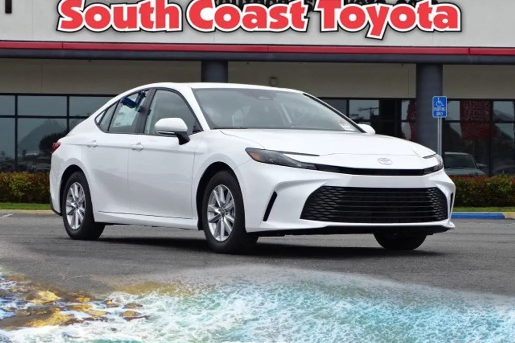 2025 Toyota Camry LE photo 1