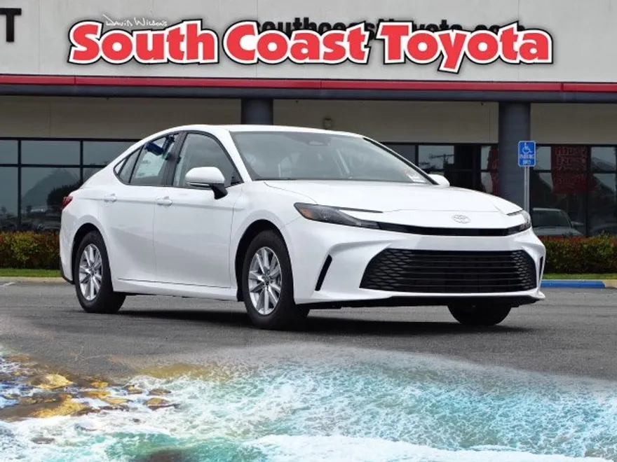 2025 Toyota Camry LE photo 1