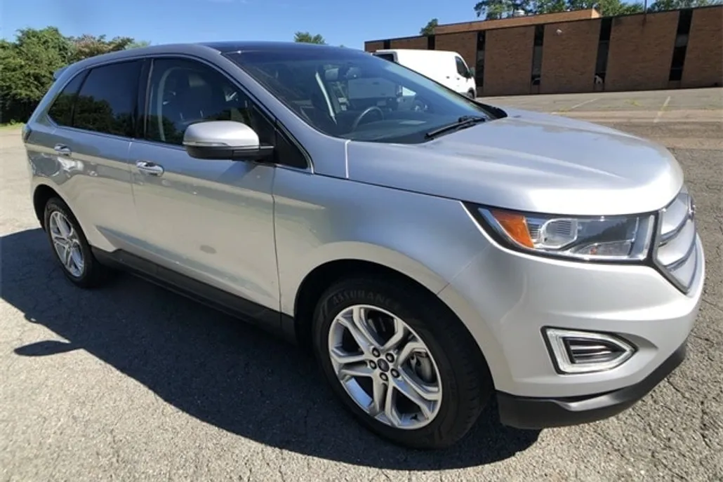 2018 Ford Edge Titanium photo 1