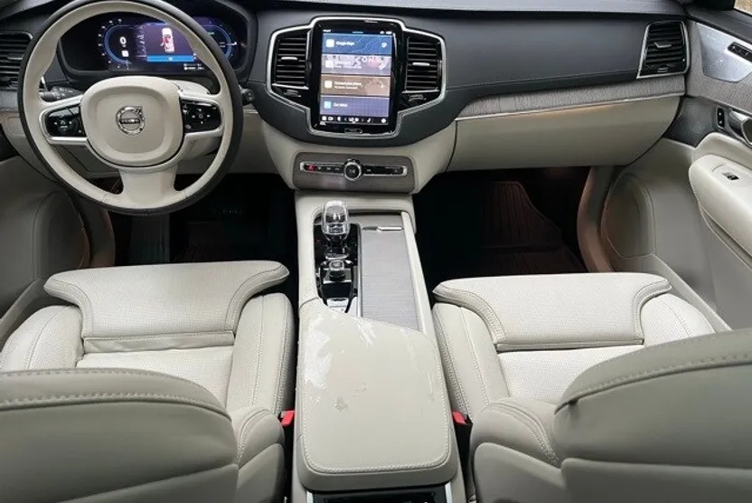 2025 Volvo XC90 T8 photo 1