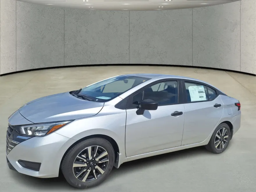 2025 Nissan Versa S photo 1