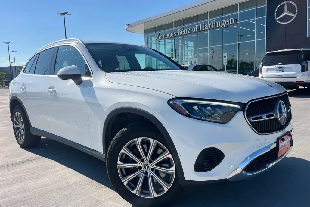 2024 Mercedes Benz GLC 300 photo 1