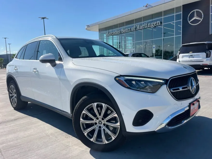 2024 Mercedes Benz GLC 300 photo 1