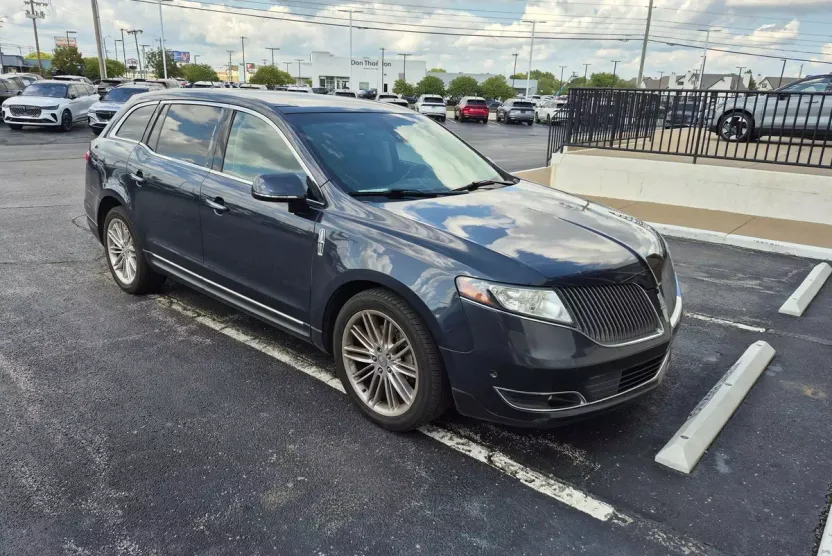 2014 Lincoln MKT EcoBoost photo 1