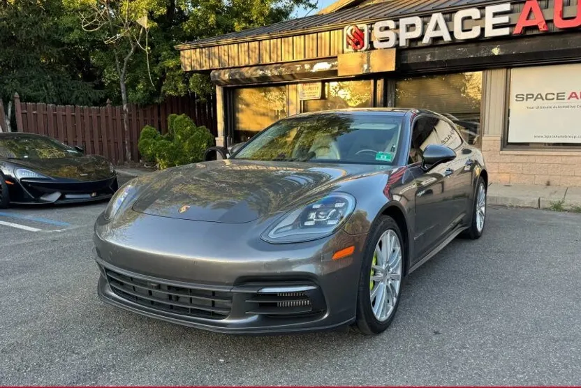 2018 Porsche Panamera 4 E-Hybrid Sport Turismo photo 1