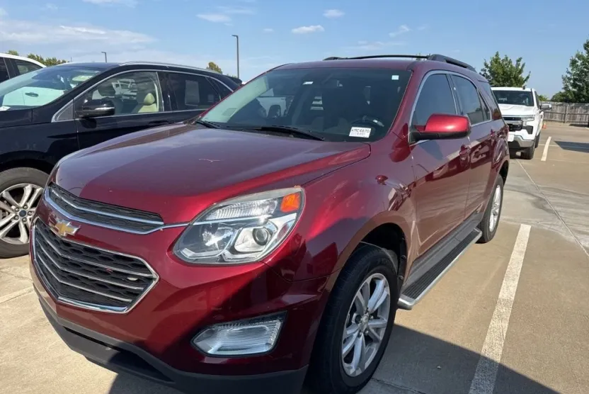 2017 Chevrolet Equinox LT photo 1