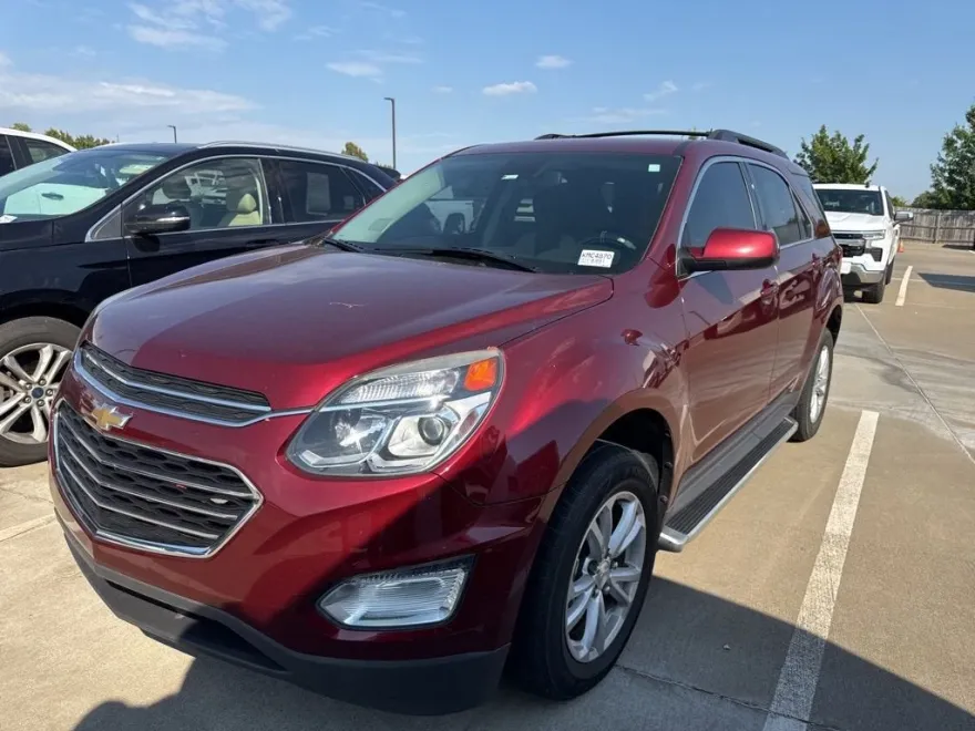 2017 Chevrolet Equinox LT photo 1