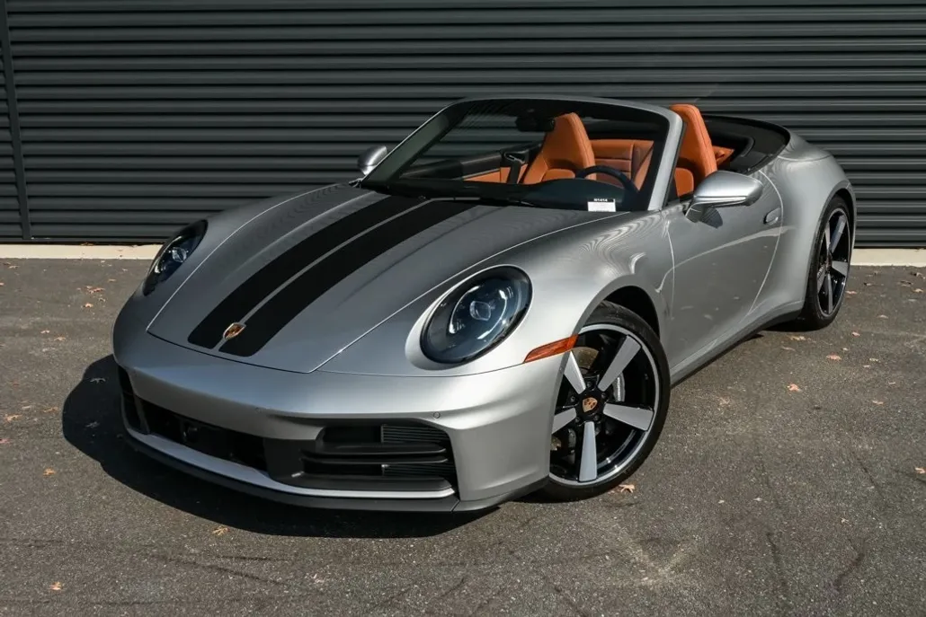 2025 Porsche 911 Cabriolet photo 1