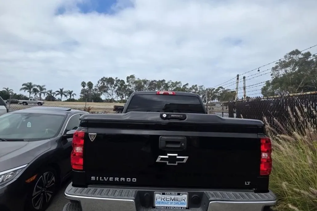 2018 Chevrolet Silverado 1500 LT photo 1