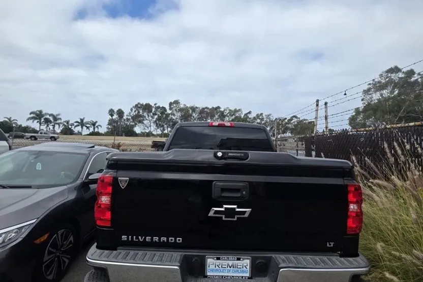 2018 Chevrolet Silverado 1500 LT photo 1