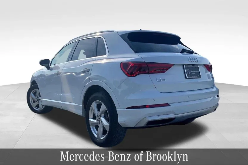 2022 Audi Q3 Premium Plus photo 1