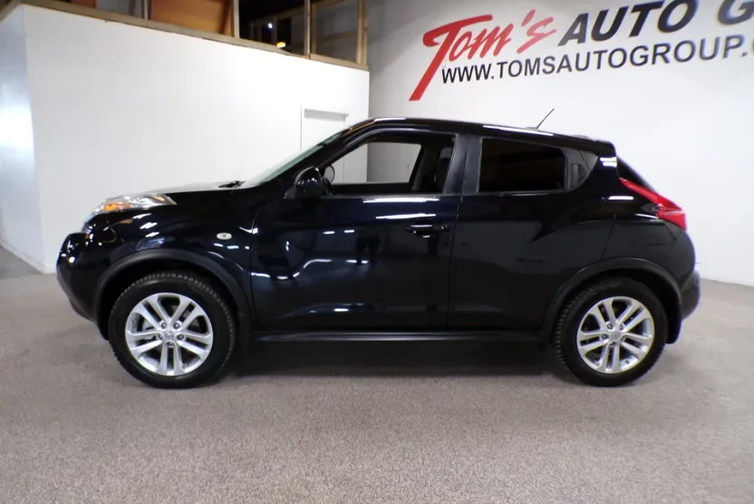 2012 Nissan Juke SV photo 1