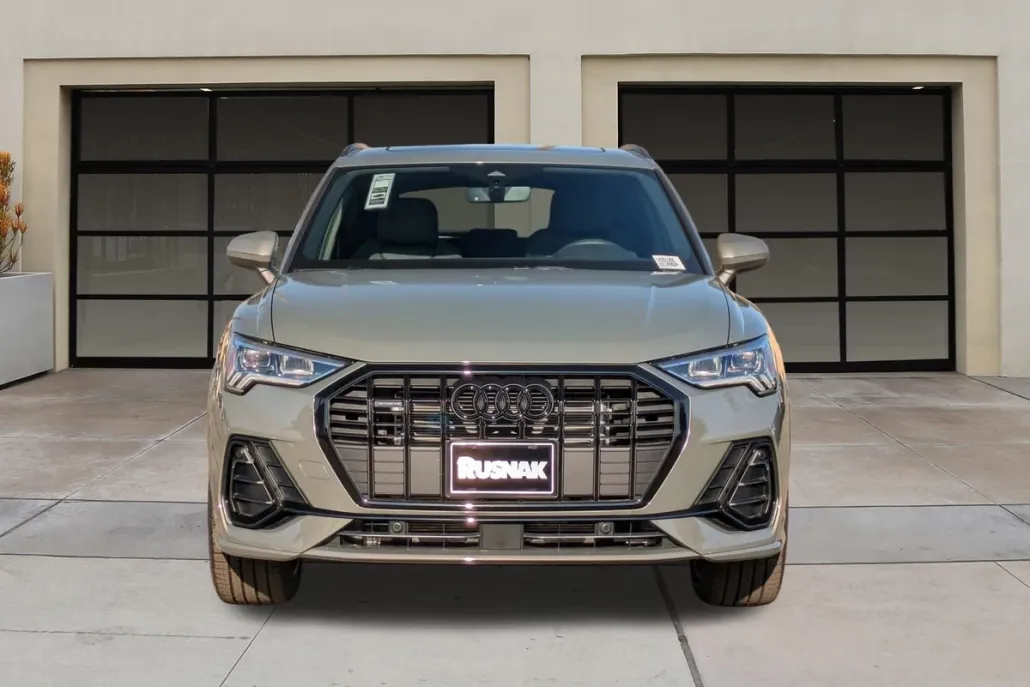 2025 Audi Q3 S line Premium photo 1